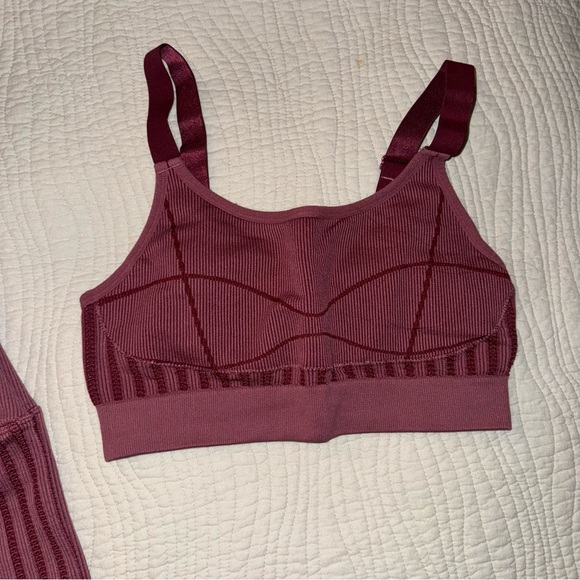 Fabletocs Maroon Small Set - Picture 2 of 6